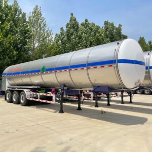 3-Axle chemical transport tanker, 30,000L carbon/stainless steel tank, reinforced baffles, chemical-grade valves