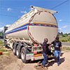 Tanzanian customers satisfied with 3-axle fuel tanker trailer